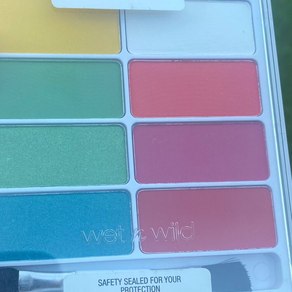 Two Wet n Wild Limited Edition Eyeshadow Pallets - Picture 6 of 9